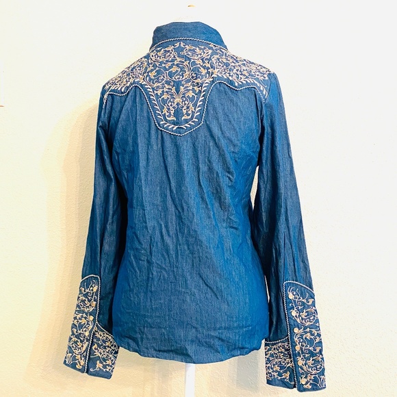 SKULLY NWT DENIM EMBROIDERED BUTTON DOWN T… - Picture 4 of 6
